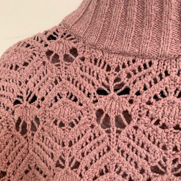 Large American Eagle Turtle Neck Sweater - Picture 3 of 3